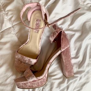 PINK VELVET HEELS👠